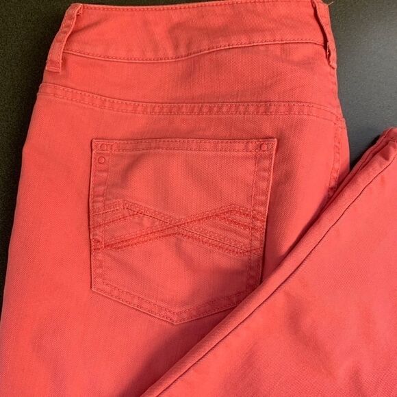 Chico’s platinum denim culottes coral 25 .34/23. - Picture 4 of 7